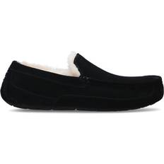 Black Low Shoes UGG Ascot - Black Suede