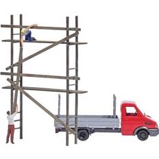 Busch 7901 H0 Iveco Daly Transporter with scaffolding and 2 scaffolding constructors