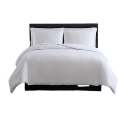 https://www.klarna.com/sac/product/232x232/3005947241/Vera-Wang-Double-Diamond-Matelasse-Bedspread-White-%28279.4x243.84%29.jpg?ph=true