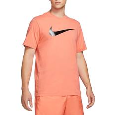 Red T-shirts Nike T-shirt Sportswear Swoosh Men T-Shirt dc5094-814 Størrelse