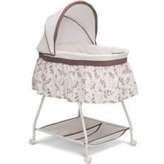 Delta Children Deluxe Sweet Beginnings Bassinet