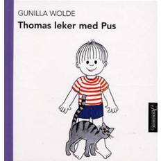 Thomas leker med pus