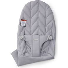 BABYBJORN - Bouncer Bliss - Light Grey Frame (Petal Quilt Cotton) - Dark  Green Lifestyle