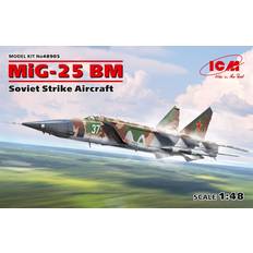 Modelle & Bausätze ICM MiG-25 BM Soviet Strike Aircraft