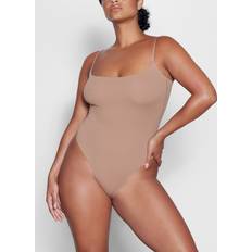 Skiing - Women Bodysuits SKIMS Cami Bodysuit Neutral Fits Everybody