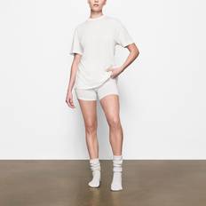 Damen - Skifahren T-Shirts & Tanktops SKIMS Off-White Boyfriend T-Shirt