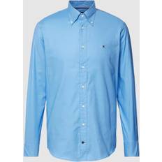 Blau - Herren Kleider Tommy Hilfiger Regular Fit Business-Hemd mit Logo-Stitching in Blau, Größe