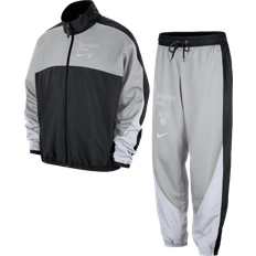 Herren - M Jumpsuits & Overalls Nike Brooklyn Nets Starting 5 Courtside Men's NBA Graphic Print Tracksuit - Black/Flat Silver/White
