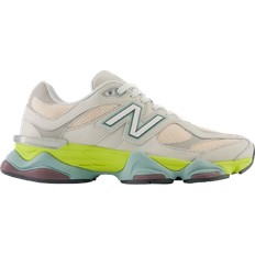 New Balance Sneakers (1000+ products) find prices here »