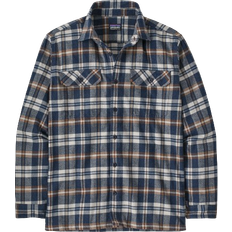 Skjorter på salg Patagonia Long Sleeved Organic Cotton Midweight Fjord Flannel Shirt - Fields/New Navy