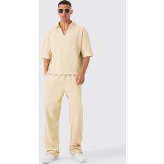 Beige - Herren Jumpsuits & Overalls boohooMAN Mens Oversized Boxy Half Sleeve V Neck Polo And Trouser Set Beige