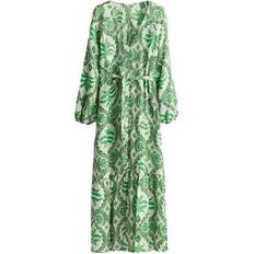 Lange Kleider - XXL H&M Crêpe Dress with Tie Belt - Green/Patterned