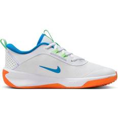 Nike Girls Indoor Sport Shoes Children's Shoes Nike Omni Multi-Court GS - White/Vapour Green/Total Orange/Photo Blue