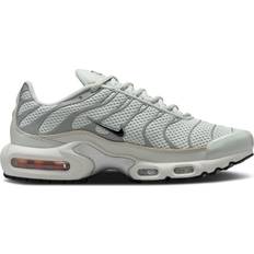 44 - Grau Sportschuhe Nike Air Max Plus W - Light Silver/Chrome/Light Bone/Black