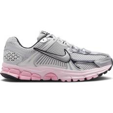 Dame - Rosa Joggesko Nike Zoom Vomero 5 W - Photon Dust/Pink Foam/Medium Soft Pink/Metallic Silver