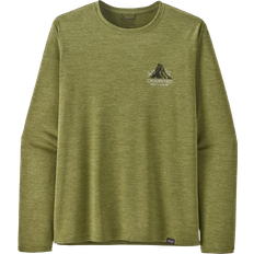 Patagonia Oberteile Patagonia Men's Long Sleeved Capilene Cool Daily Graphic Shirt - Chouinard Crest/Buckhorn Green X-Dye