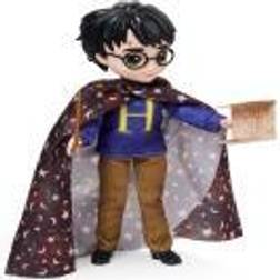 Spin Master Wizarding World Harry Potter, 20.3-cm Harry Potter Doll Gift Set with Invisibility Cloak and 5 Doll Accessories, Kids’ Toys for Ages 6 and up