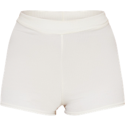 PrettyLittleThing Crinkle Rib Hot Pants - Cream