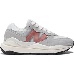 New Balance 57/40 W - Light Aluminum/Mineral Red/White