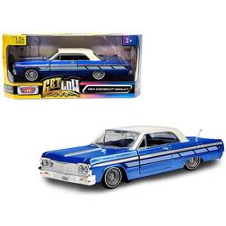 Motormax 1964 Chevrolet Impala Lowrider Hard Top Candy Blue Metallic with Cream Top 'Get Low' Series 1/24 Diecast Model Car