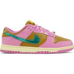 Nike Dunk Low x Parris Goebel W - Playful Pink/Bronzine/Clear Jade/Multi-Color