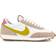 Nike Daybreak W - Fossil Stone/Summit White/Magic Flamingo/Saffron Quartz