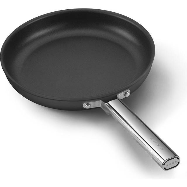 https://www.klarna.com/sac/product/640x640/3006805090/Smeg-Nonstick-Fry.jpg?ph=true